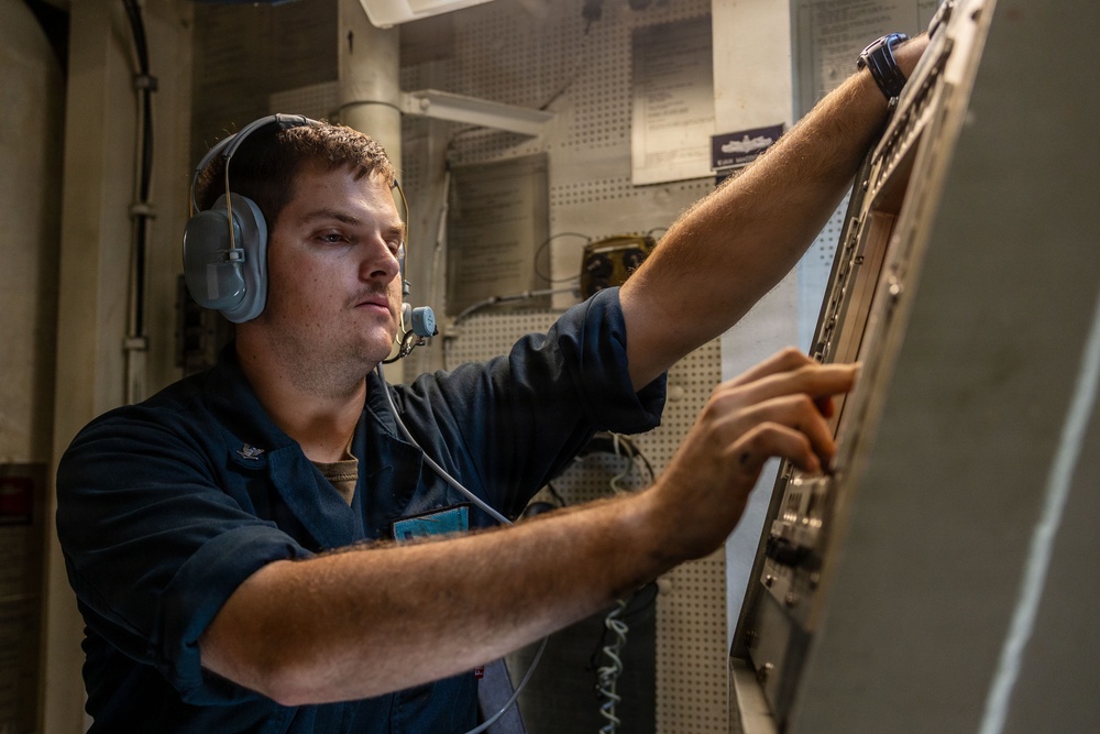 5-Inch Maintenance aboard USS Gonzalez