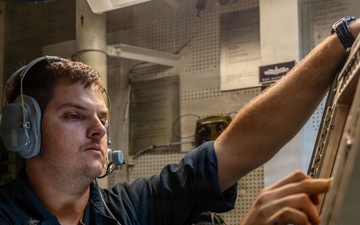 5-Inch Maintenance aboard USS Gonzalez