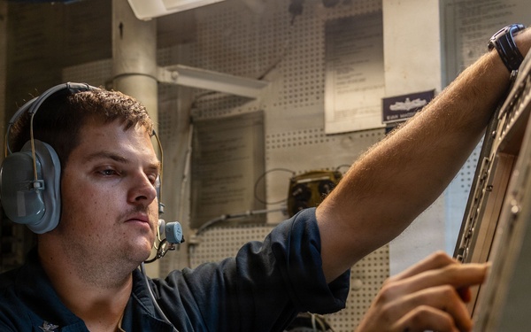 5-Inch Maintenance aboard USS Gonzalez