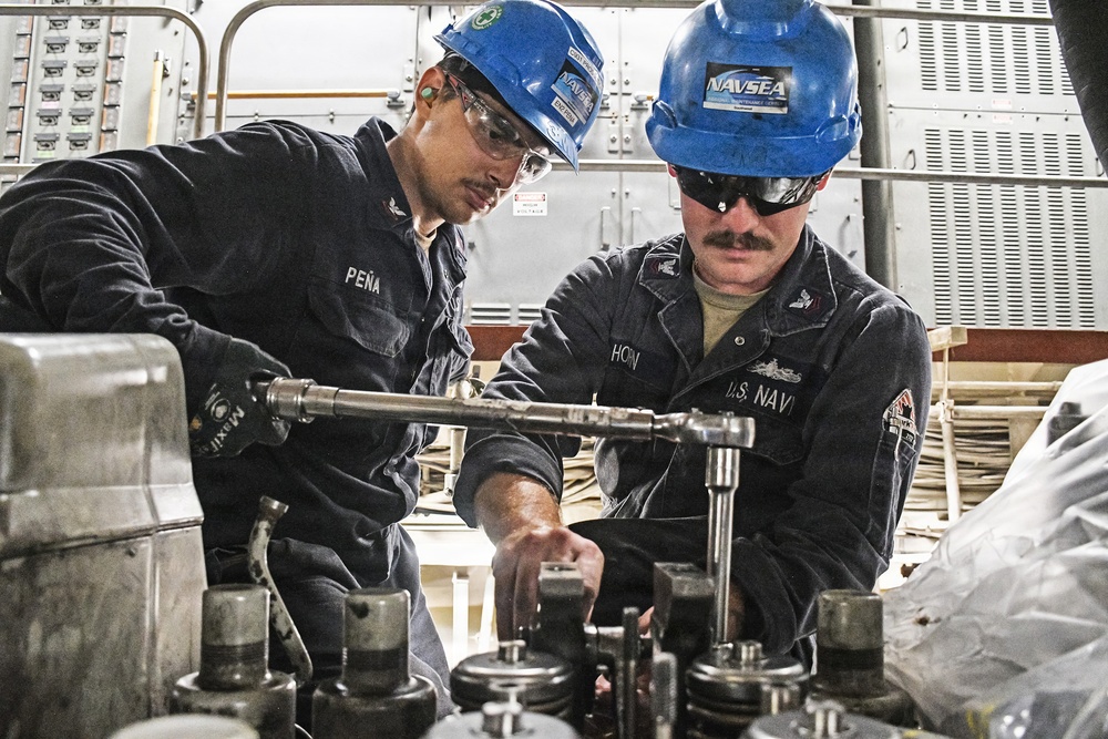 SIMA San Diego Sailors Refurbish Diesel Engine