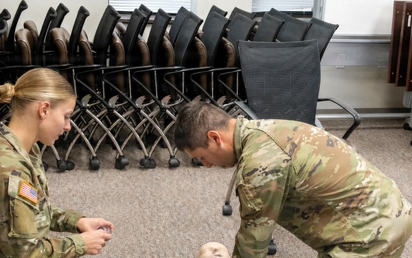 Kenner Army Health Clinic Personnel Conduct Basic Life Support Training