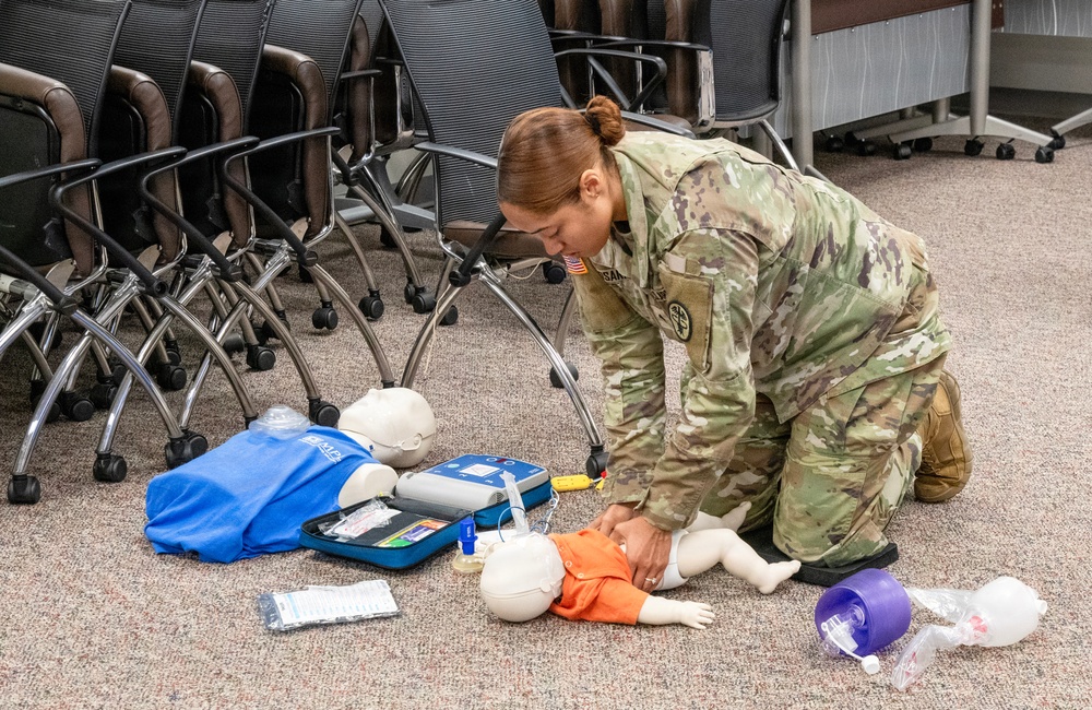 Kenner Army Health Clinic Personnel Conduct Basic Life Support Training