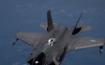 F35s fly in the Middle East