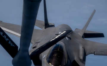 F35s fly in the Middle East