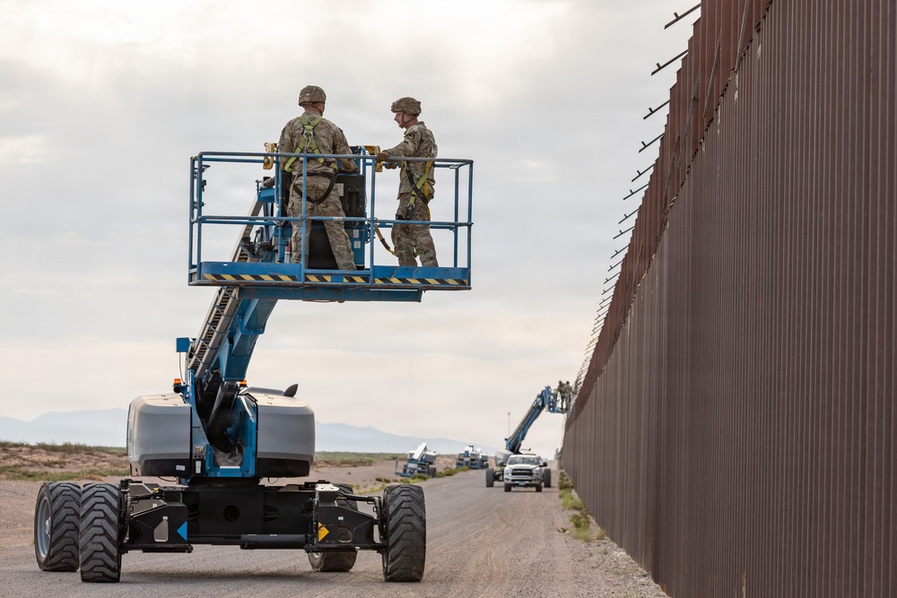 U.S. Soldiers with JTF-SB continue barrier reinforcements in New Mexico
