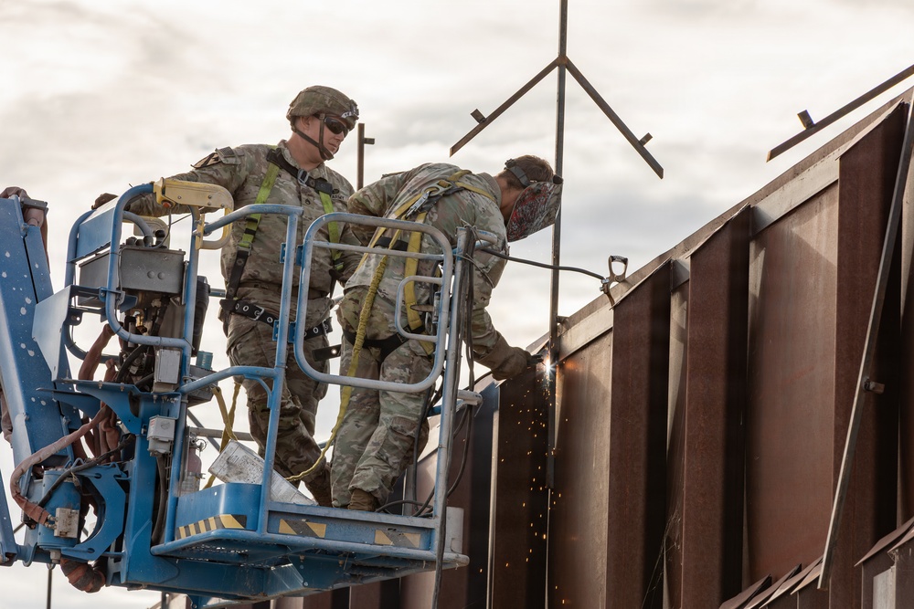 U.S. Soldiers with JTF-SB continue barrier reinforcements in New Mexico