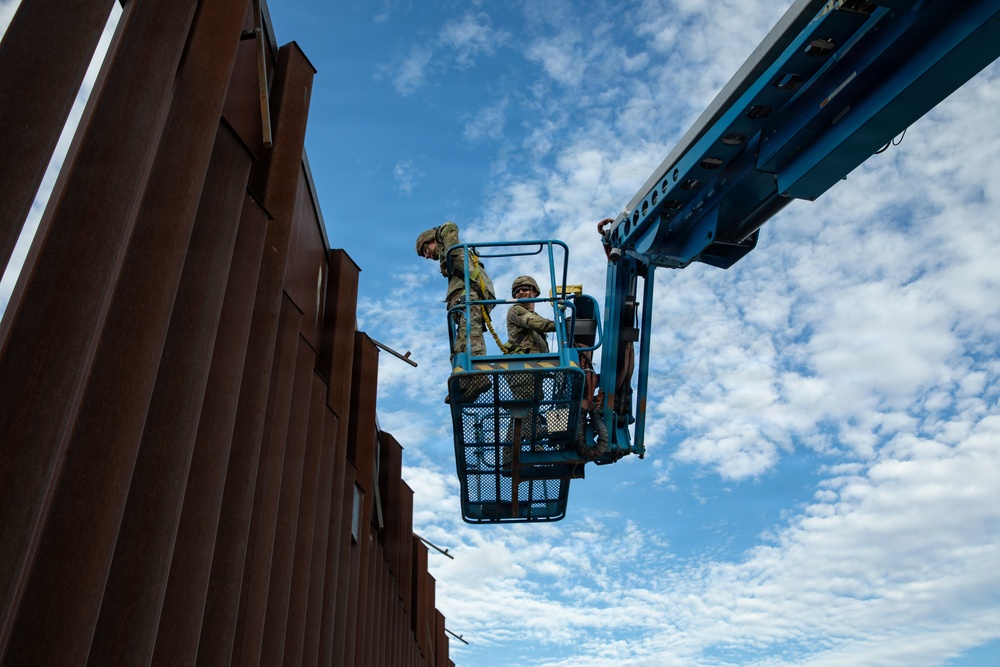 U.S. Soldiers with JTF-SB continue barrier reinforcements in New Mexico