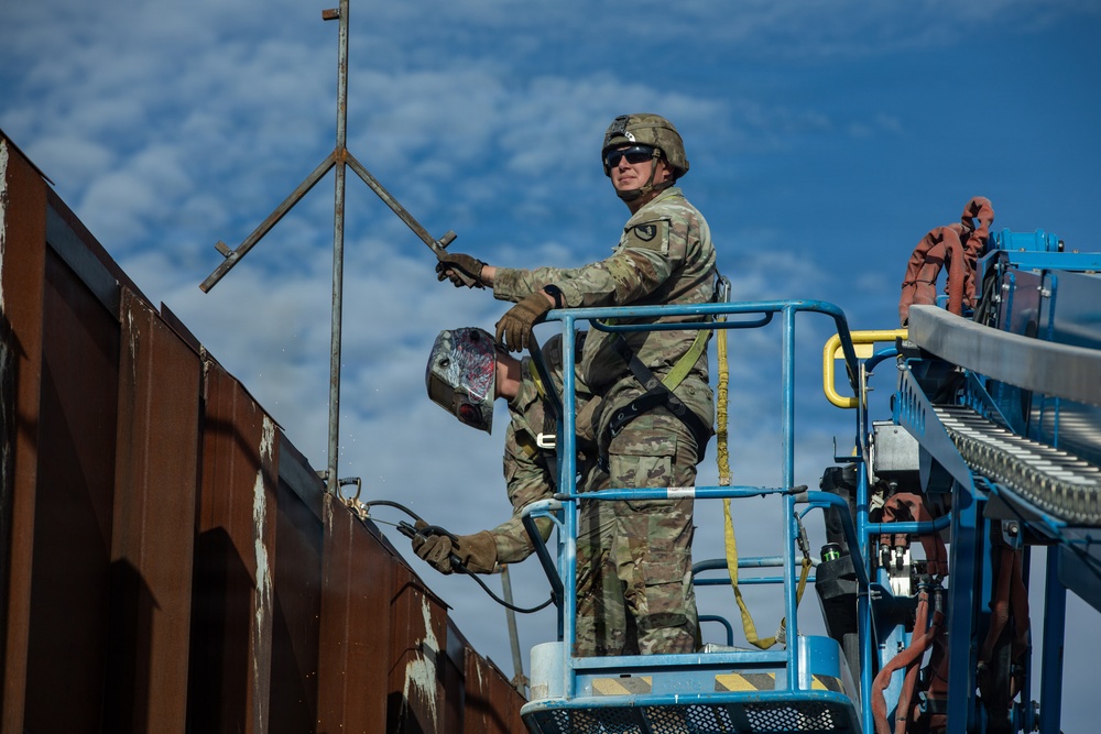 U.S. Soldiers with JTF-SB continue barrier reinforcements in New Mexico