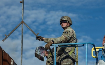 U.S. Soldiers with JTF-SB continue barrier reinforcements in New Mexico