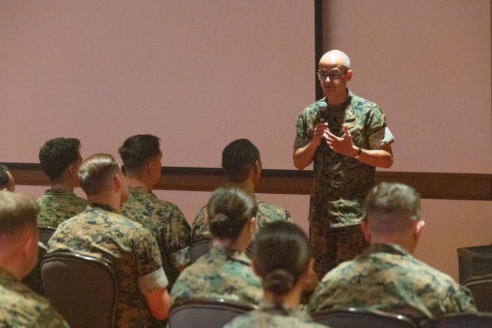 Medical Officer of the Marine Corps visits MCAS Miramar