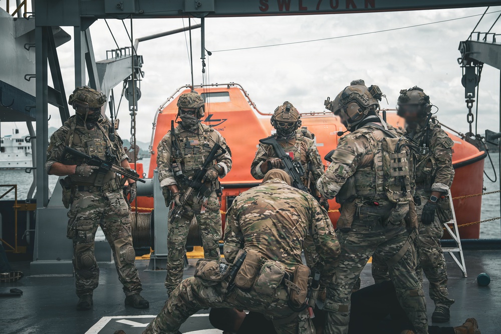 Multinational special operations forces conduct VBSS training during PANAMAX 2026