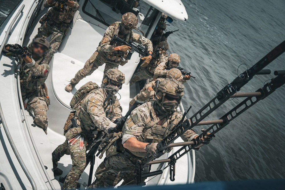 Multinational special operations forces conduct VBSS training during PANAMAX 2026