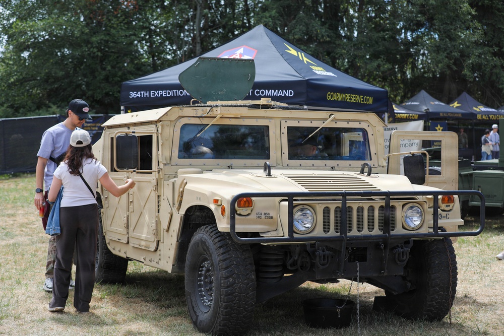 364th ESC Soldiers Support Seattle Seafair 2026