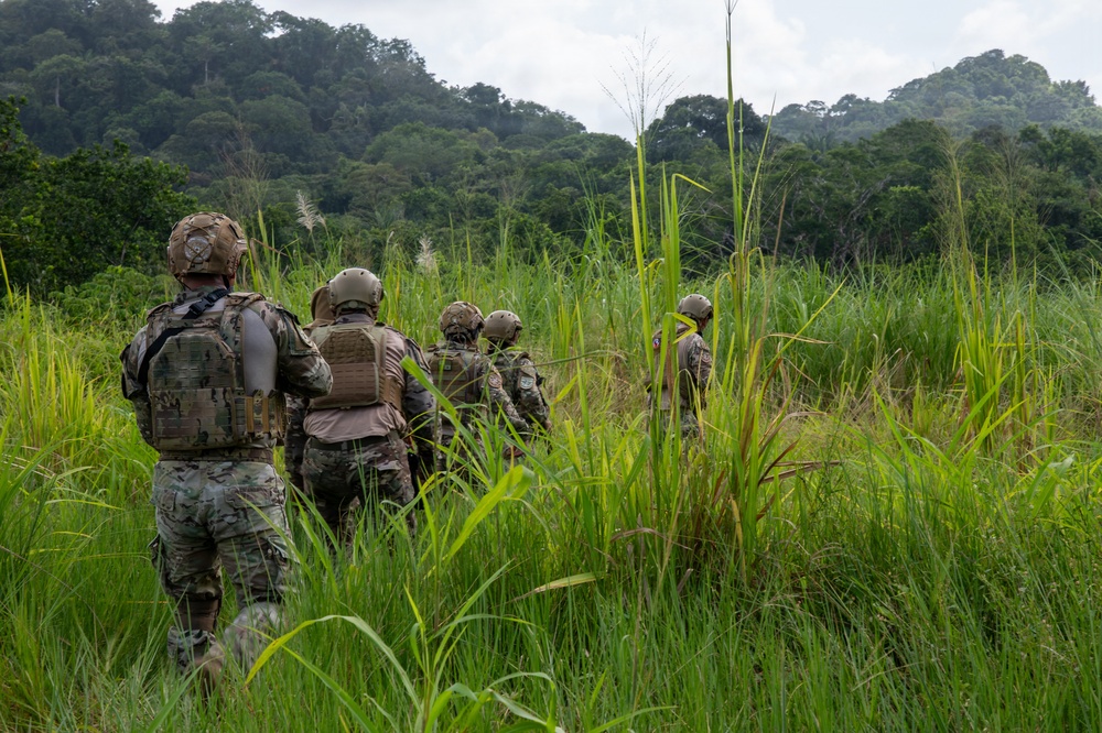 US and Panamanian forces conduct bilateral search and rescue training at PANAMAX 2026