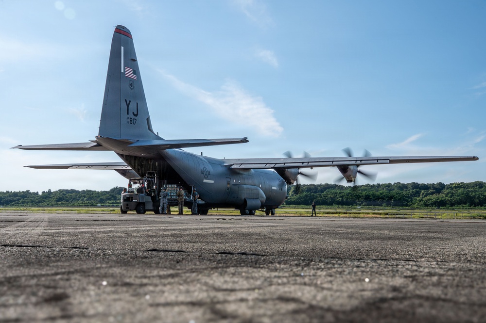 USFJ provides multi-day airlift for quake-struck Kumamoto