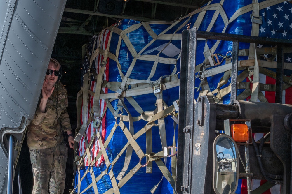 USFJ provides multi-day airlift for quake-struck Kumamoto