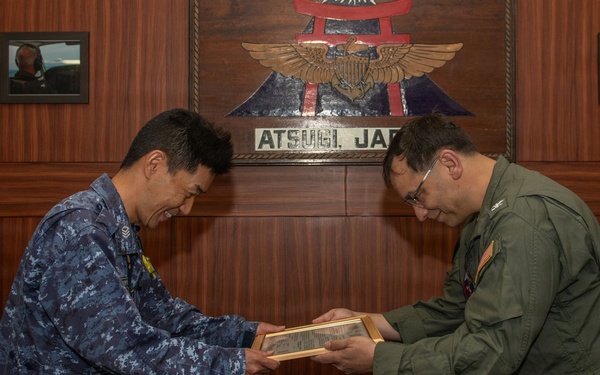 Capt. Leclerc Gives LOA to JMSDF CMC Mino