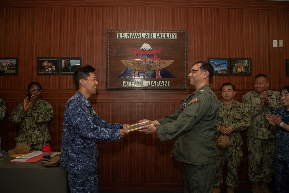 Capt. Leclerc Gives LOA to JMSDF CMC Mino