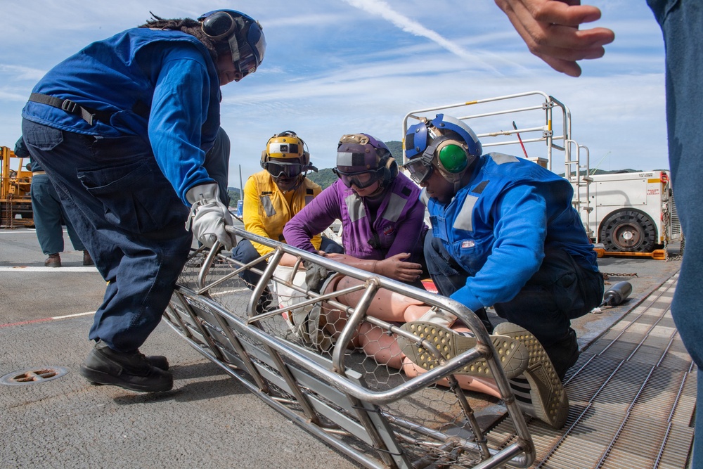 USS San Diego (LPD 22) Sailors conduct aviation fire drill