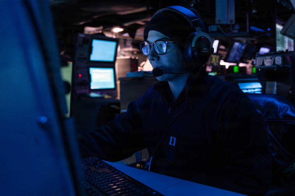 Watchstanders aboard USS Gonzalez