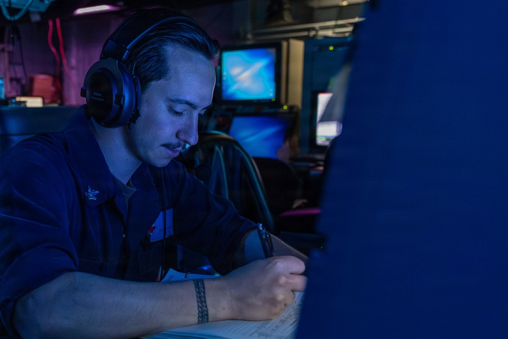 Watchstanders aboard USS Gonzalez