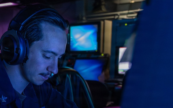 Watchstanders aboard USS Gonzalez