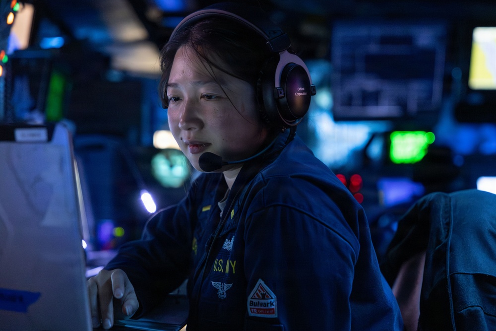 Watchstanders aboard USS Gonzalez