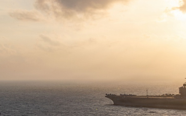 HMAS Perth Sails Alongside USS George Washington in the South China Sea