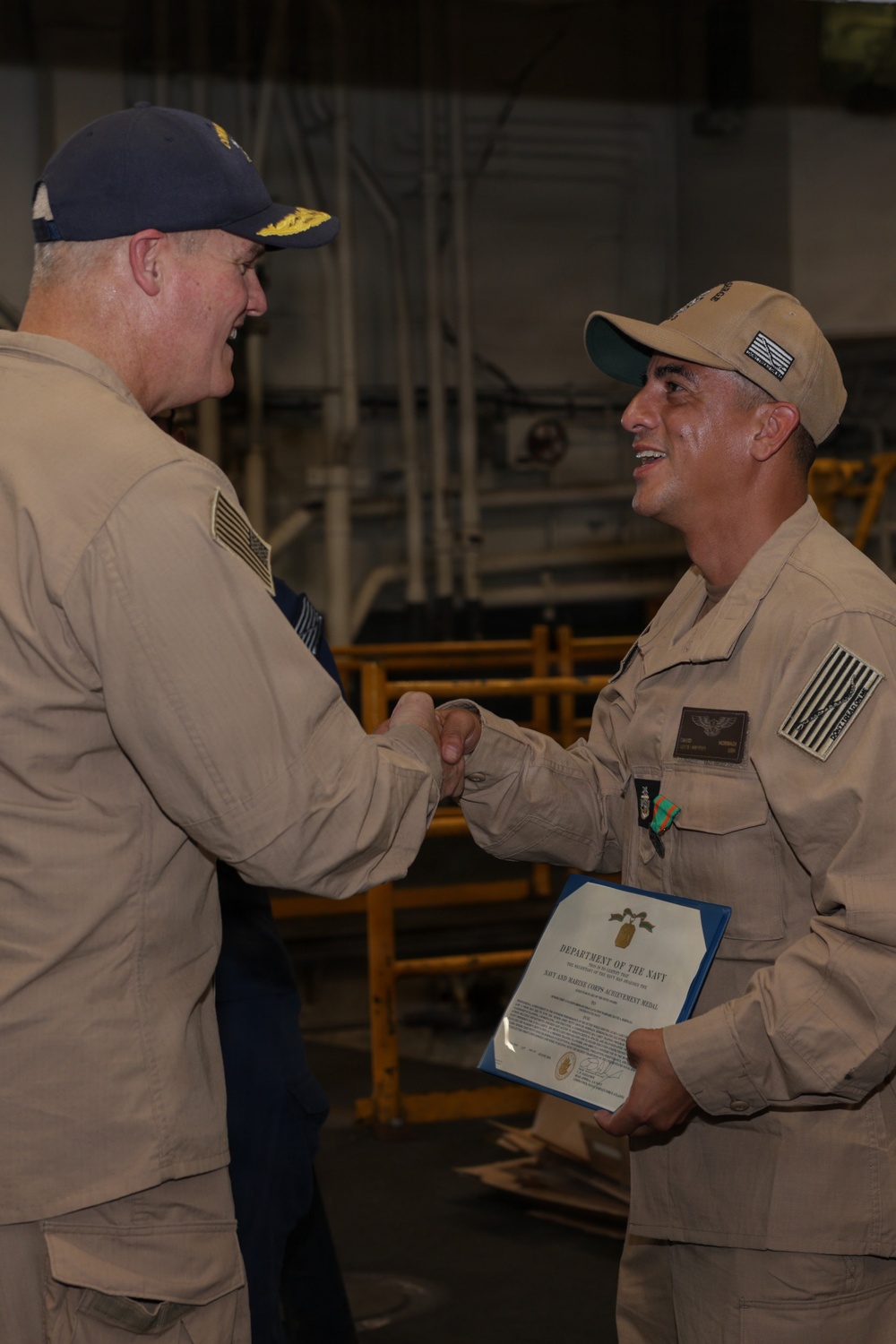 USS KEARSARGE Hosts SURFLANT During Ship Tour