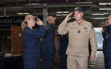USS KEARSARGE Hosts SURFLANT During Ship Tour