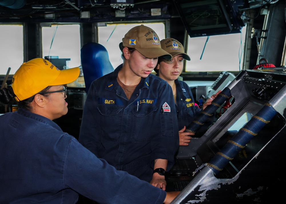 Bridge Operations Aboard USS Mason (DDG 87)