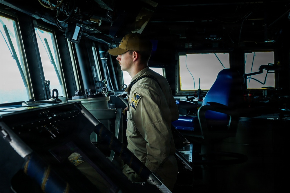 Bridge Operations Aboard USS Mason (DDG 87)
