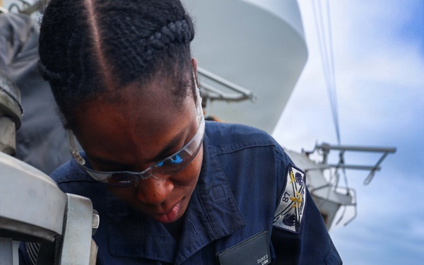Routine Operations Aboard USS Mason (DDG 87)
