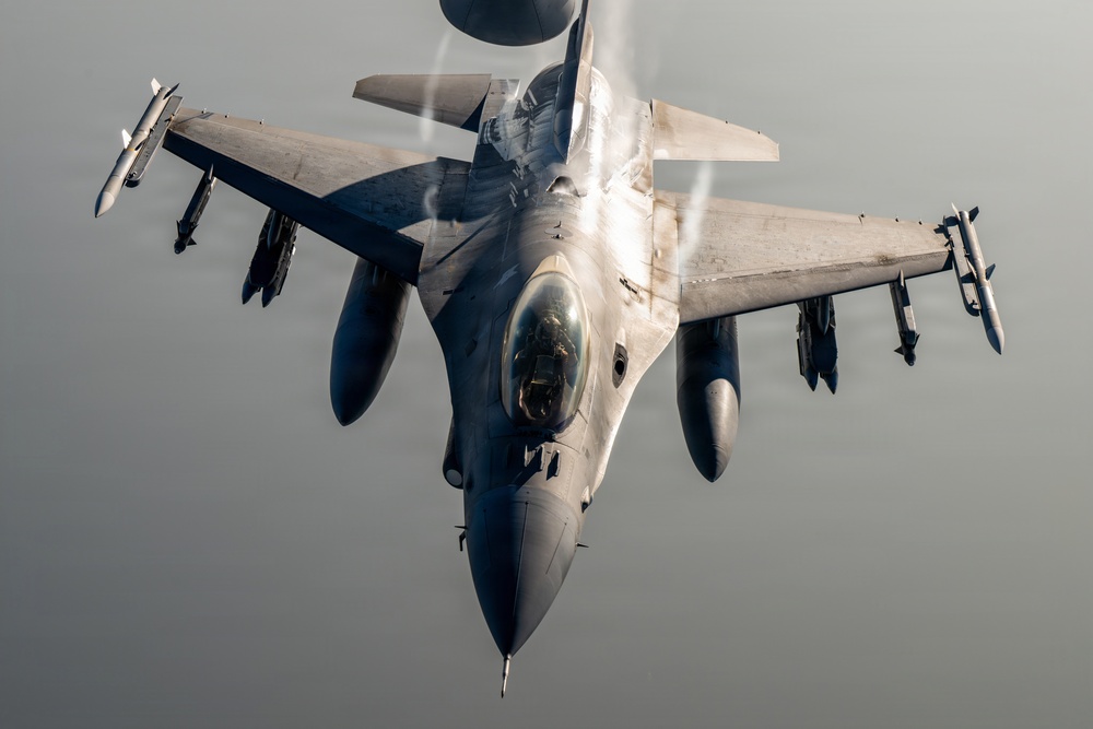 KC-135 refuels F16s for CENTCOM security