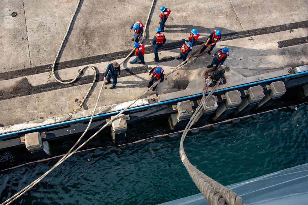 USS Essex Conducts Sea and Anchor as it Departs Pearl Harbor