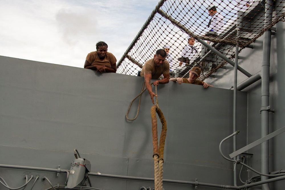 USS Essex Conducts Sea and Anchor as it Departs Pearl Harbor