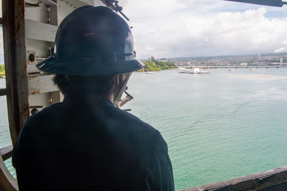 USS Essex (LHD 2) Conducts Sea and Anchor as it Departs Pearl Harbor