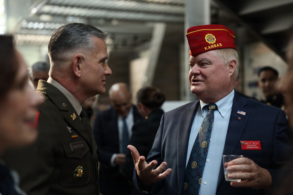 Maj. Gen. Tolar hosts Mr. Dan Wiley at Marine Barracks Washington’s Sunset Parade