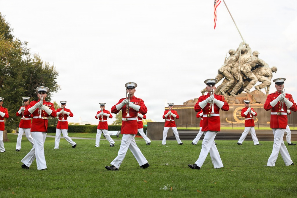 Maj. Gen. Tolar hosts Mr. Dan Wiley at Marine Barracks Washington’s Sunset Parade
