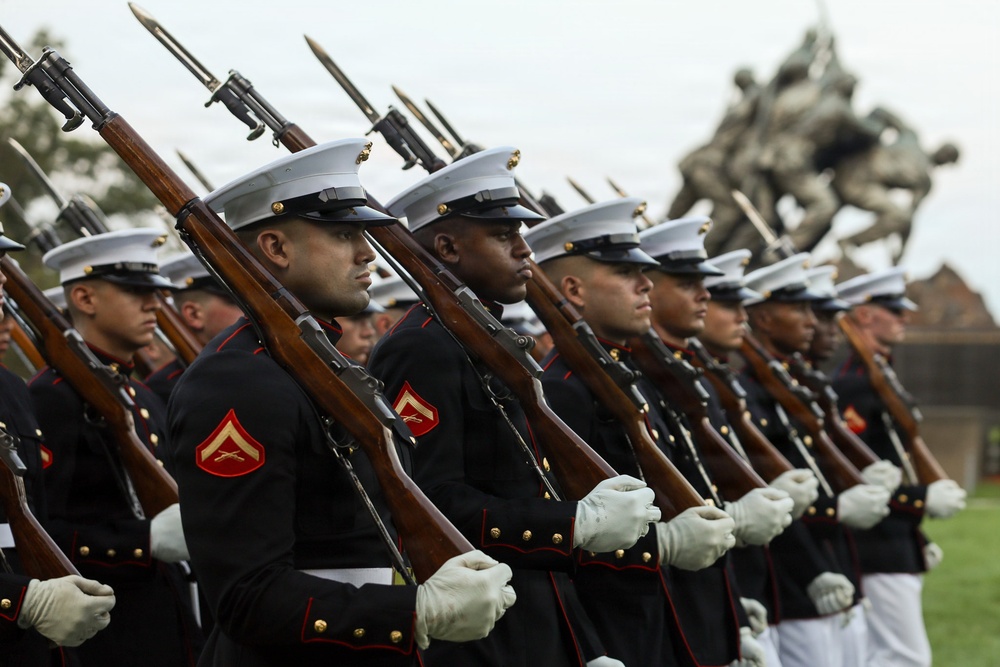 Maj. Gen. Tolar hosts Mr. Dan Wiley at Marine Barracks Washington’s Sunset Parade