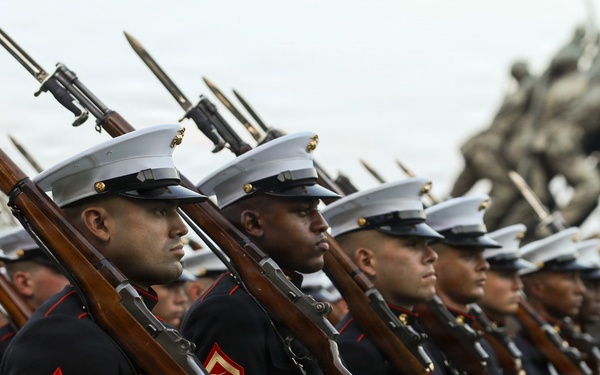 Maj. Gen. Tolar hosts Mr. Dan Wiley at Marine Barracks Washington’s Sunset Parade