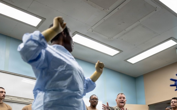 COMSC Tours USNS Comfort During COMFEX