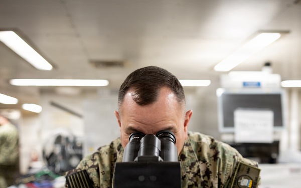 COMSC Tours USNS Comfort During COMFEX