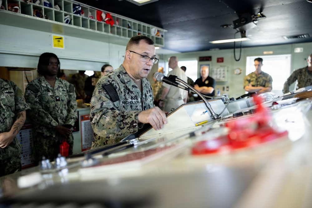 COMSC Tours USNS Comfort During COMFEX