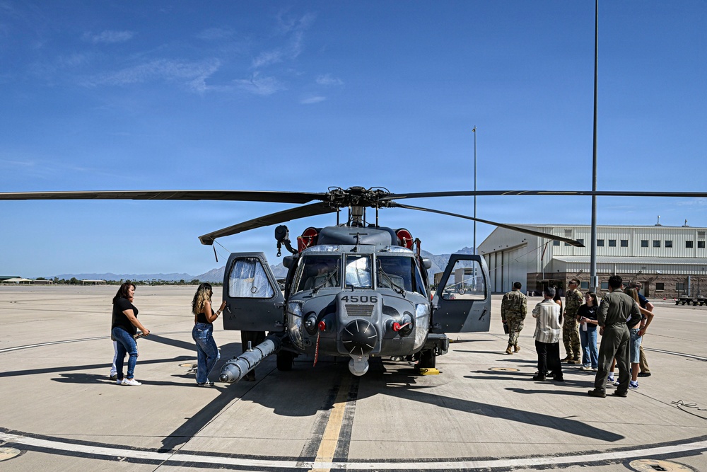 Air Force Delayed Entry Program recruits tour Davis-Monthan Air Force Base