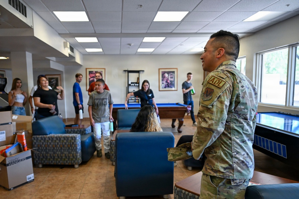 Air Force Delayed Entry Program recruits tour Davis-Monthan Air Force Base