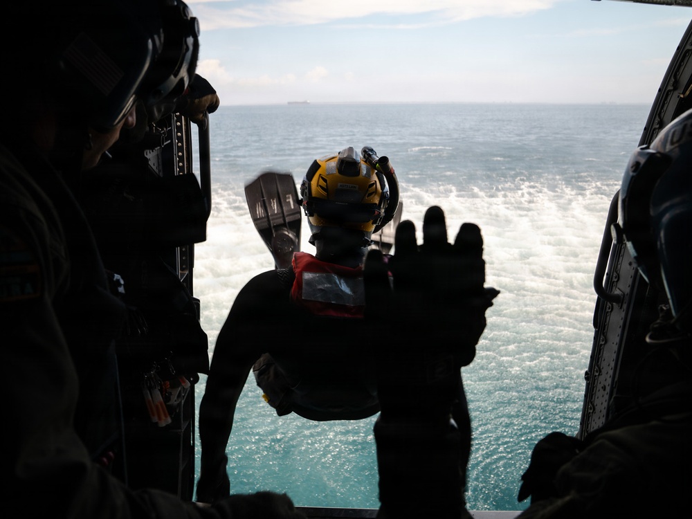 Coast Guard Air Station Ventura conducts training