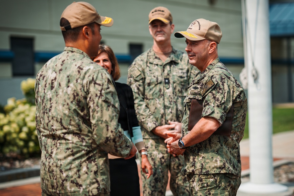 VCNO visits Naval Supply Systems Command