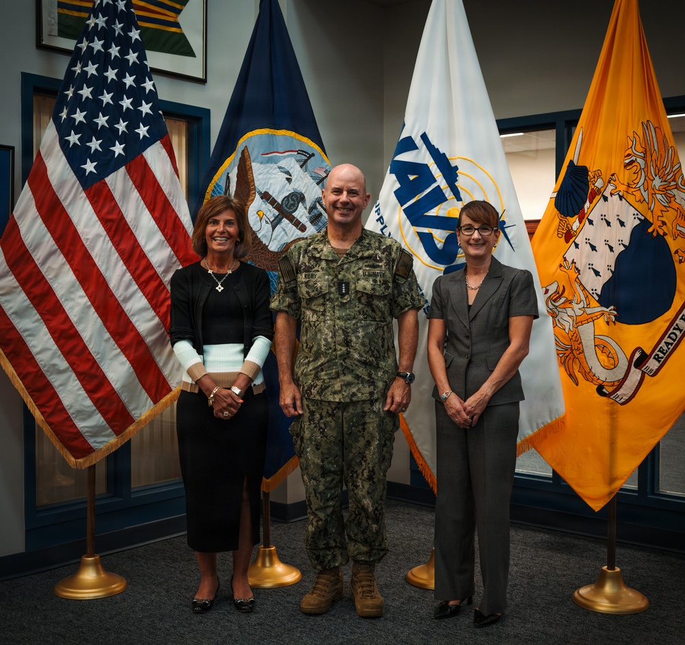 VCNO visits Naval Supply Systems Command