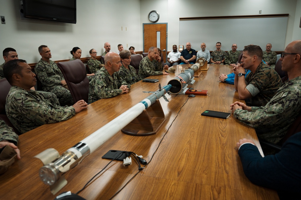 VCNO visits Naval Supply Systems Command